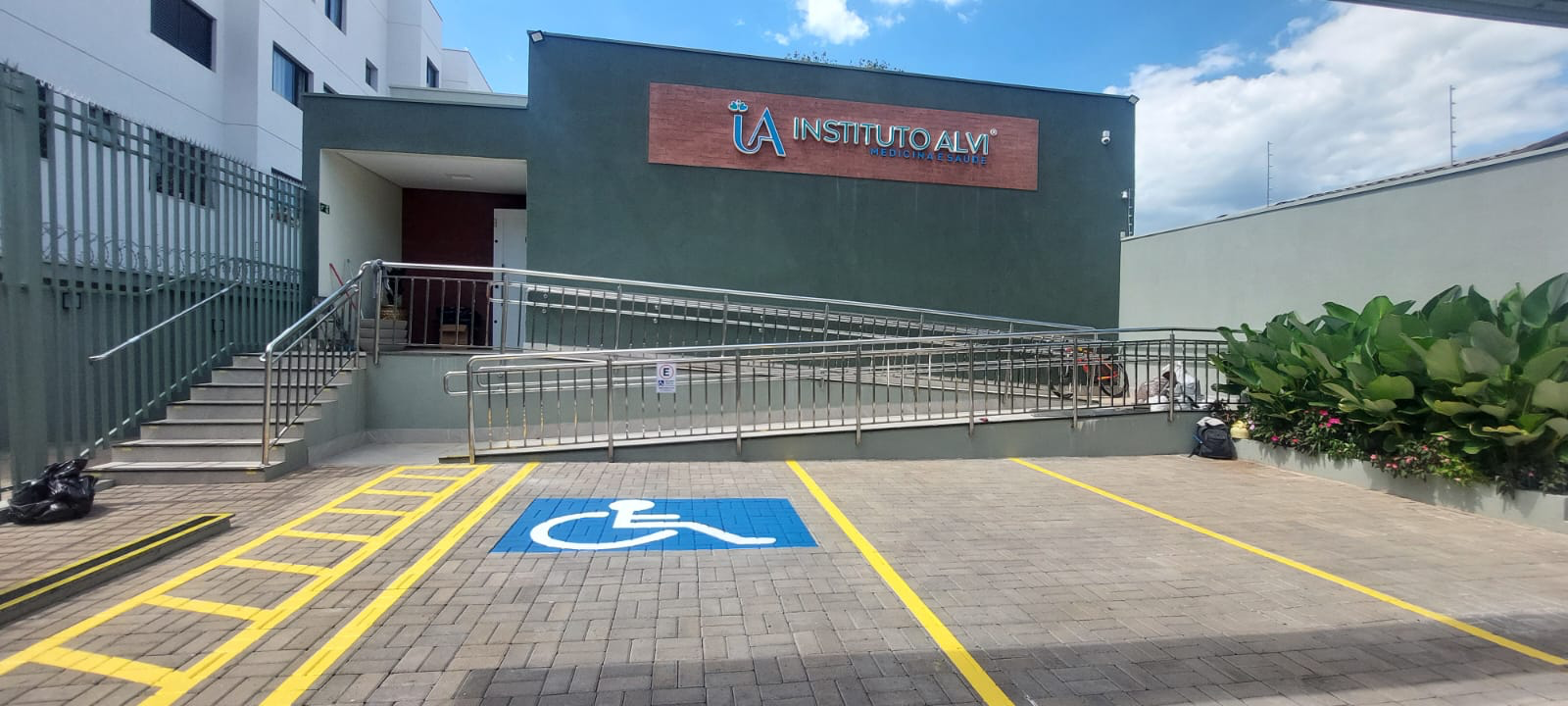 Fachada do Instituto Alvi em Uberaba